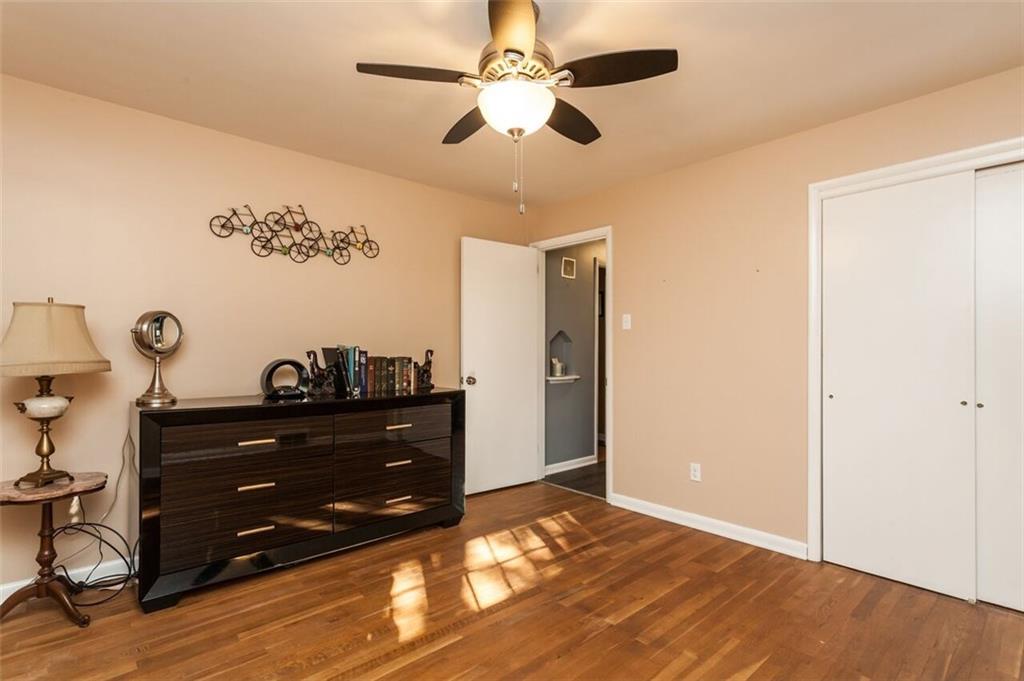 136 Jacks Run Road Pittsburgh, PA 15214 - Photo 15 of 24 Gallery Image 15
