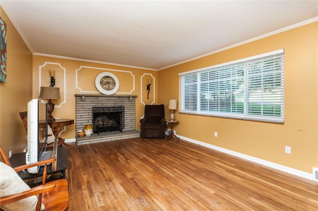 136 Jacks Run Road Pittsburgh, PA 15214 - Photo 3 of 24 Gallery Image 3