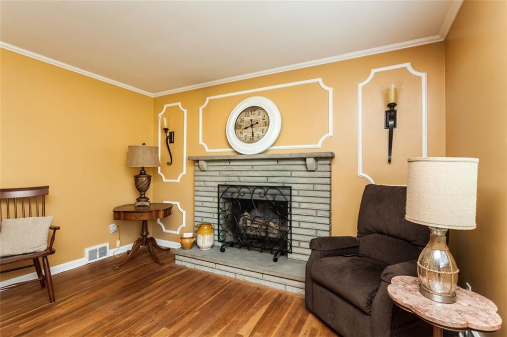 136 Jacks Run Road Pittsburgh, PA 15214 - Photo 4 of 24 Gallery Image 4