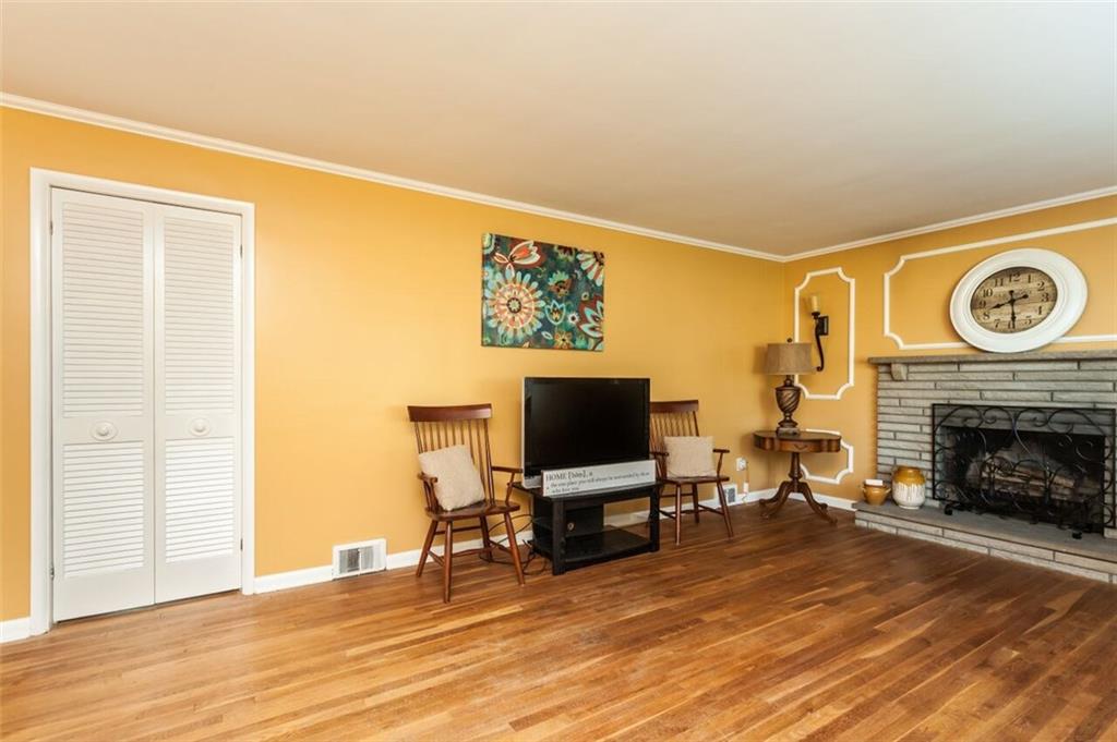 136 Jacks Run Road Pittsburgh, PA 15214 - Photo 5 of 24 Gallery Image 5