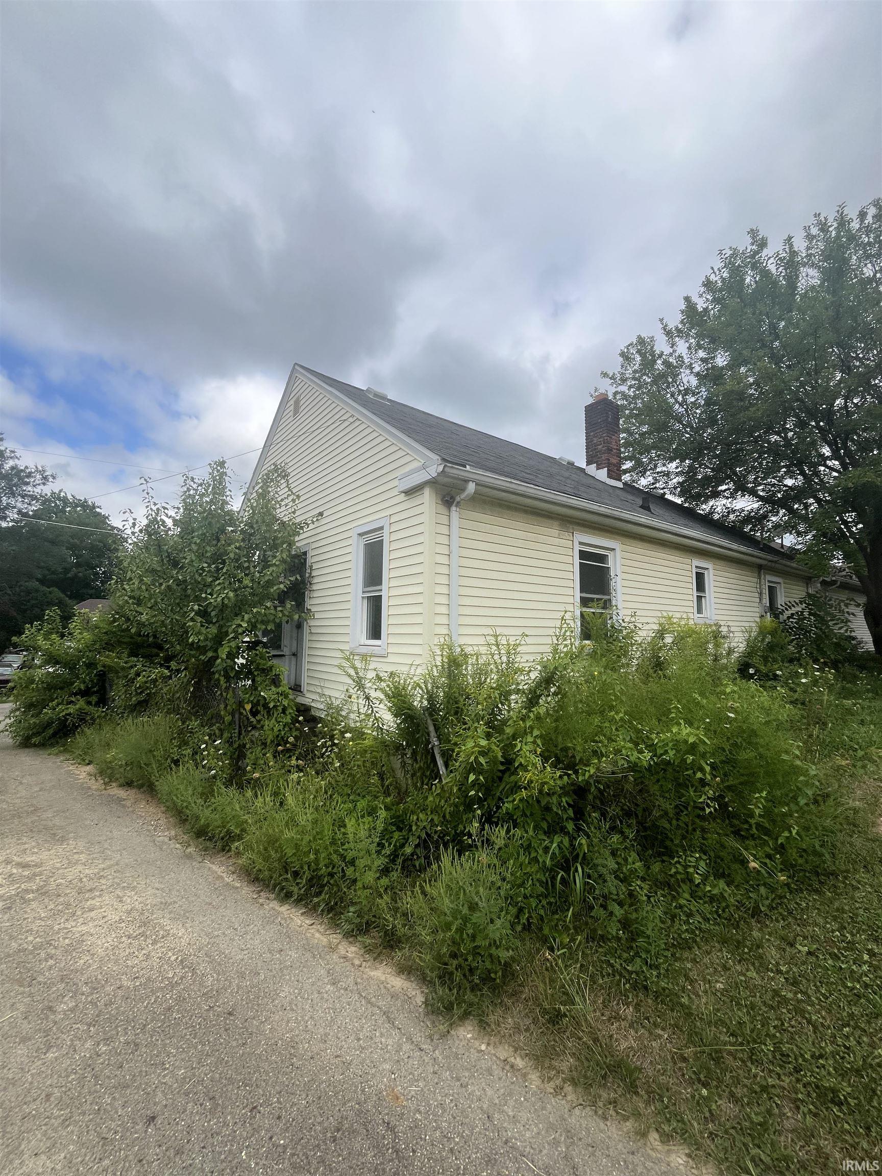 1222 Irving Way Anderson, IN 46016 - Photo 2 of 7