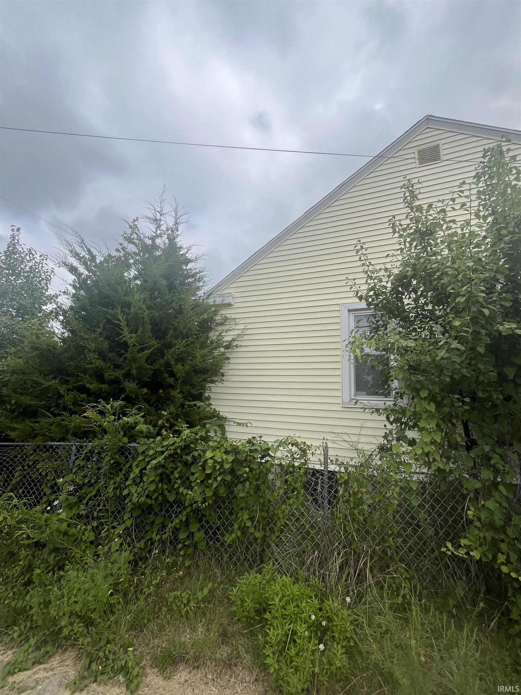 1222 Irving Way Anderson, IN 46016 - Photo 6 of 7