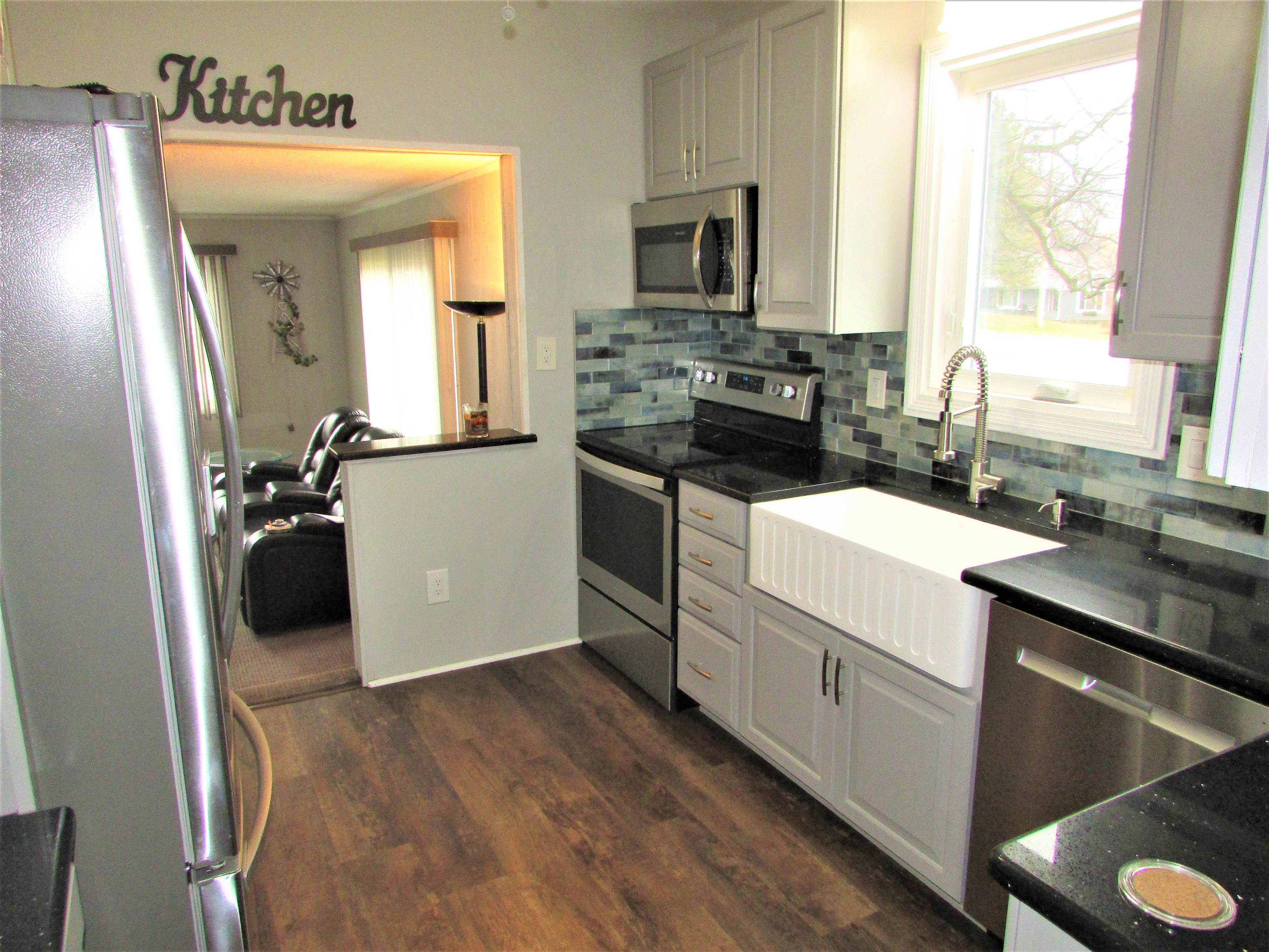 13520 Fenton Fenton, MI 48430 - Photo 9 of 37 50105182-8.JPG