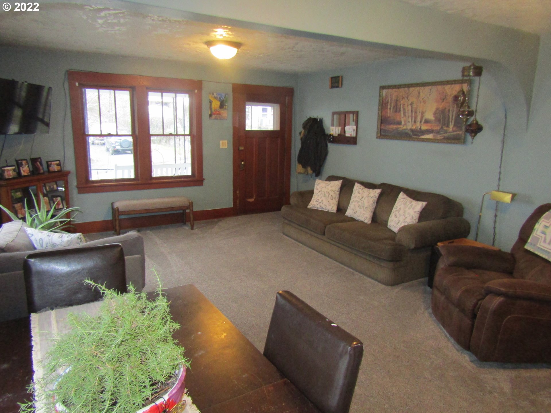 807 Southwest 2nd Street Pendleton, OR 97801 - Photo 7 of 21 a living room with furniture and a potted plant