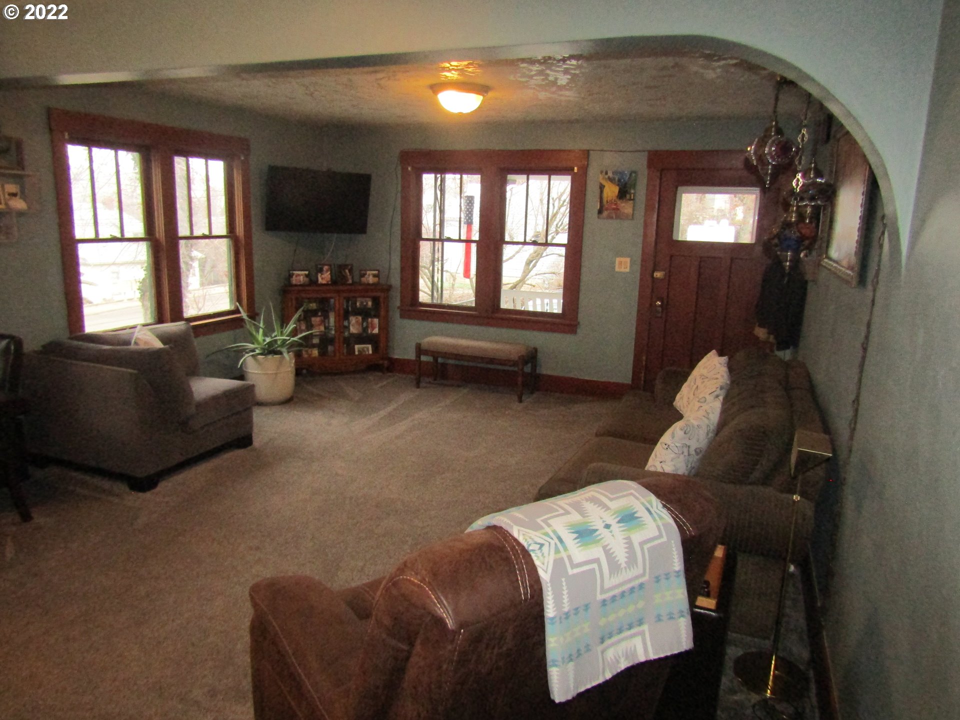 807 Southwest 2nd Street Pendleton, OR 97801 - Photo 8 of 21 a living room with furniture and a flat screen tv