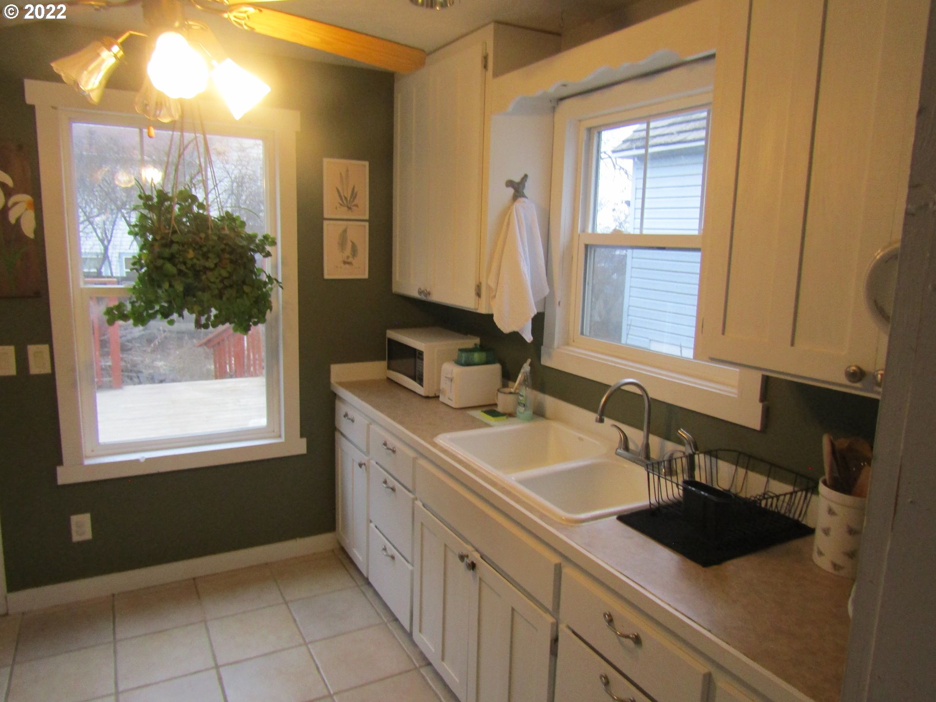 807 Southwest 2nd Street Pendleton, OR 97801 - Photo 9 of 21 a bathroom with a sink and a mirror