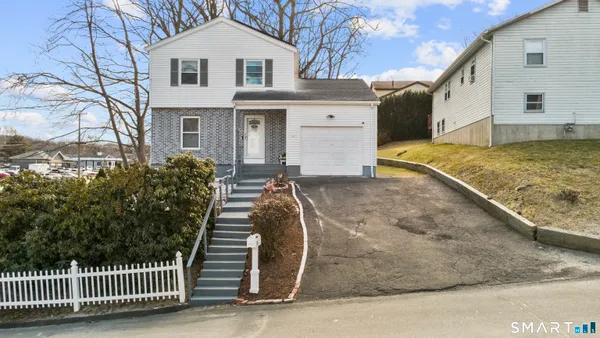 $299,900 | 15 Kenneth Circle, Waterbury, CT 06710