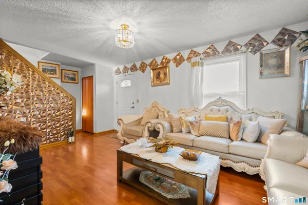 $299,900 | 15 Kenneth Circle, Waterbury, CT 06710