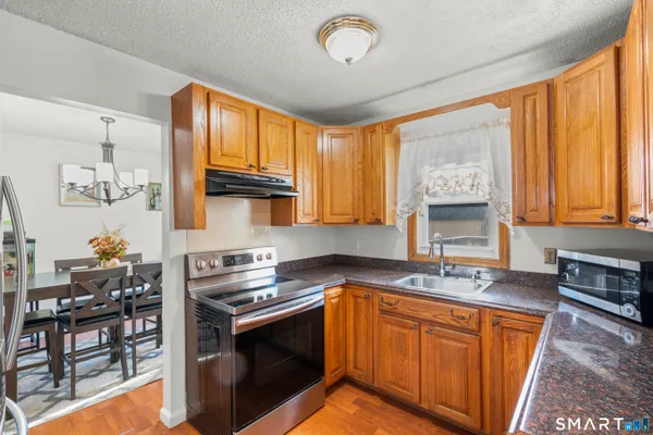 $299,900 | 15 Kenneth Circle, Waterbury, CT 06710