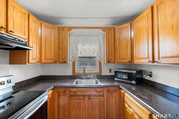 $299,900 | 15 Kenneth Circle, Waterbury, CT 06710