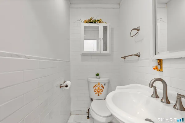 $299,900 | 15 Kenneth Circle, Waterbury, CT 06710