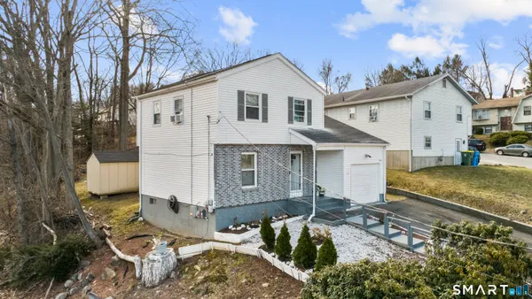 $299,900 | 15 Kenneth Circle, Waterbury, CT 06710