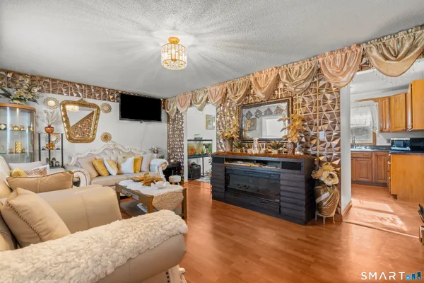 $299,900 | 15 Kenneth Circle, Waterbury, CT 06710