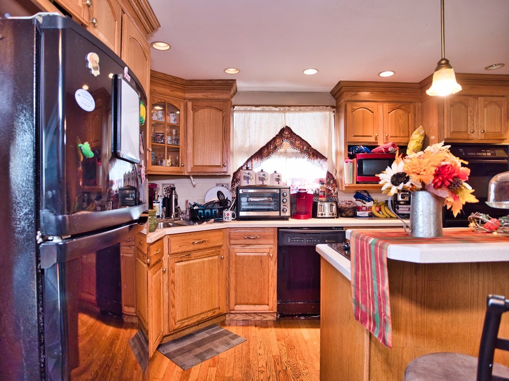 219 Buffinton Street Fall River, MA 02721 - Photo 6 of 40