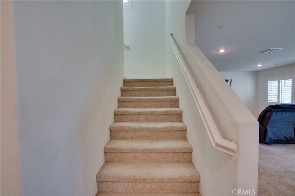 1328 Prosperity Place Hemet, CA 92543 - Photo 18 of 40 a view of entryway and hall