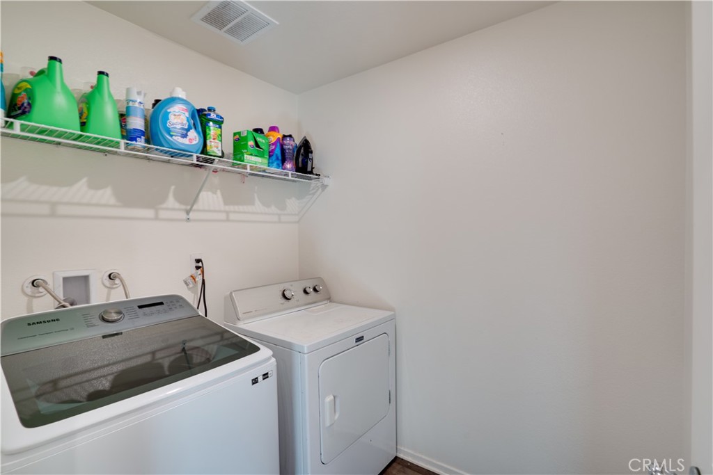 1328 Prosperity Place Hemet, CA 92543 - Photo 26 of 40 a utility room with dryer and washer