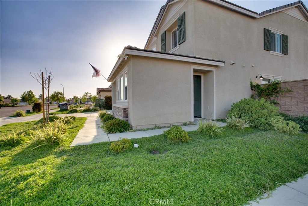 1328 Prosperity Place Hemet, CA 92543 - Photo 38 of 40 a view of backyard of house