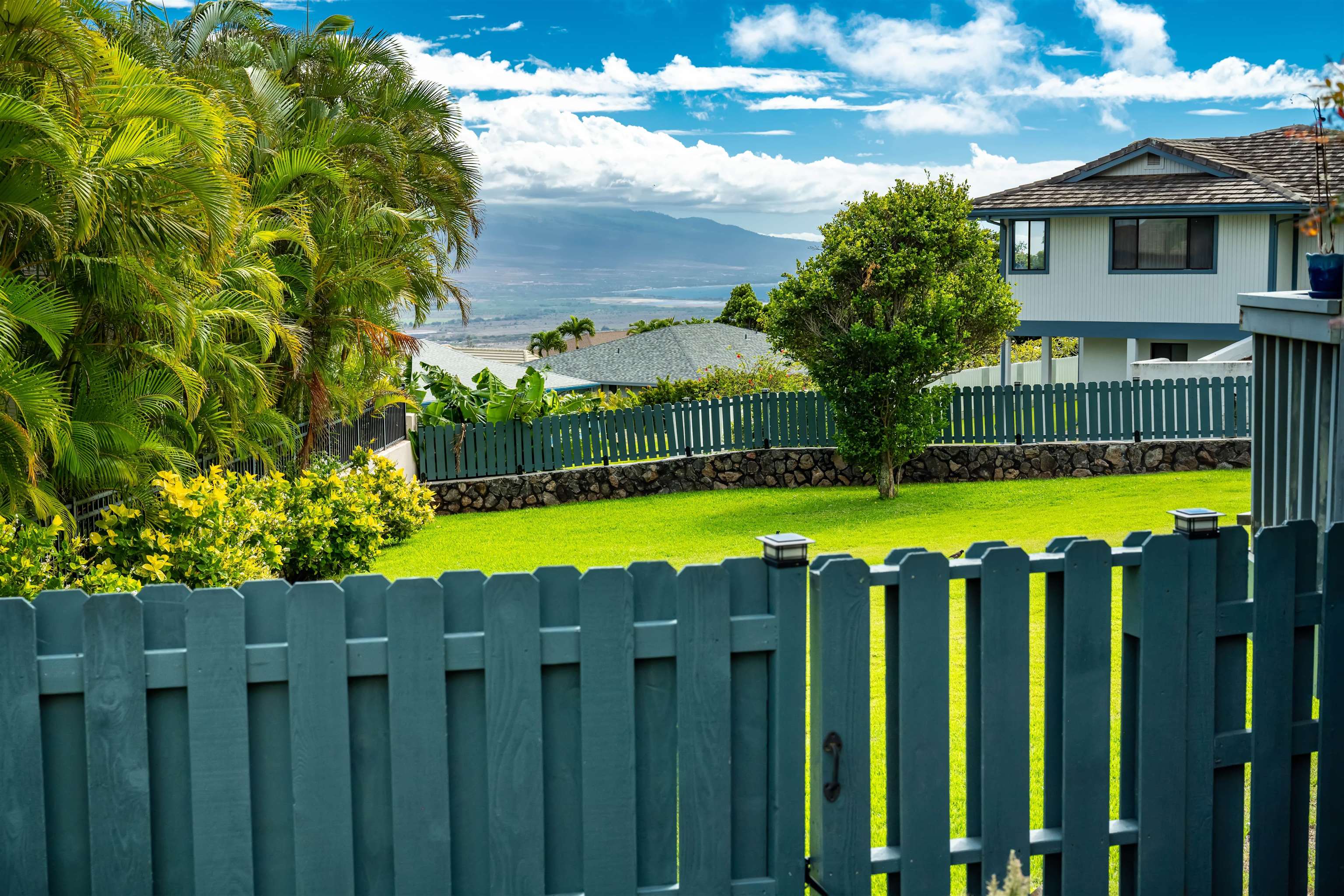 657 Mapuana Place Wailuku, HI 96793 - Photo 26 of 30 a view of a wooden fence