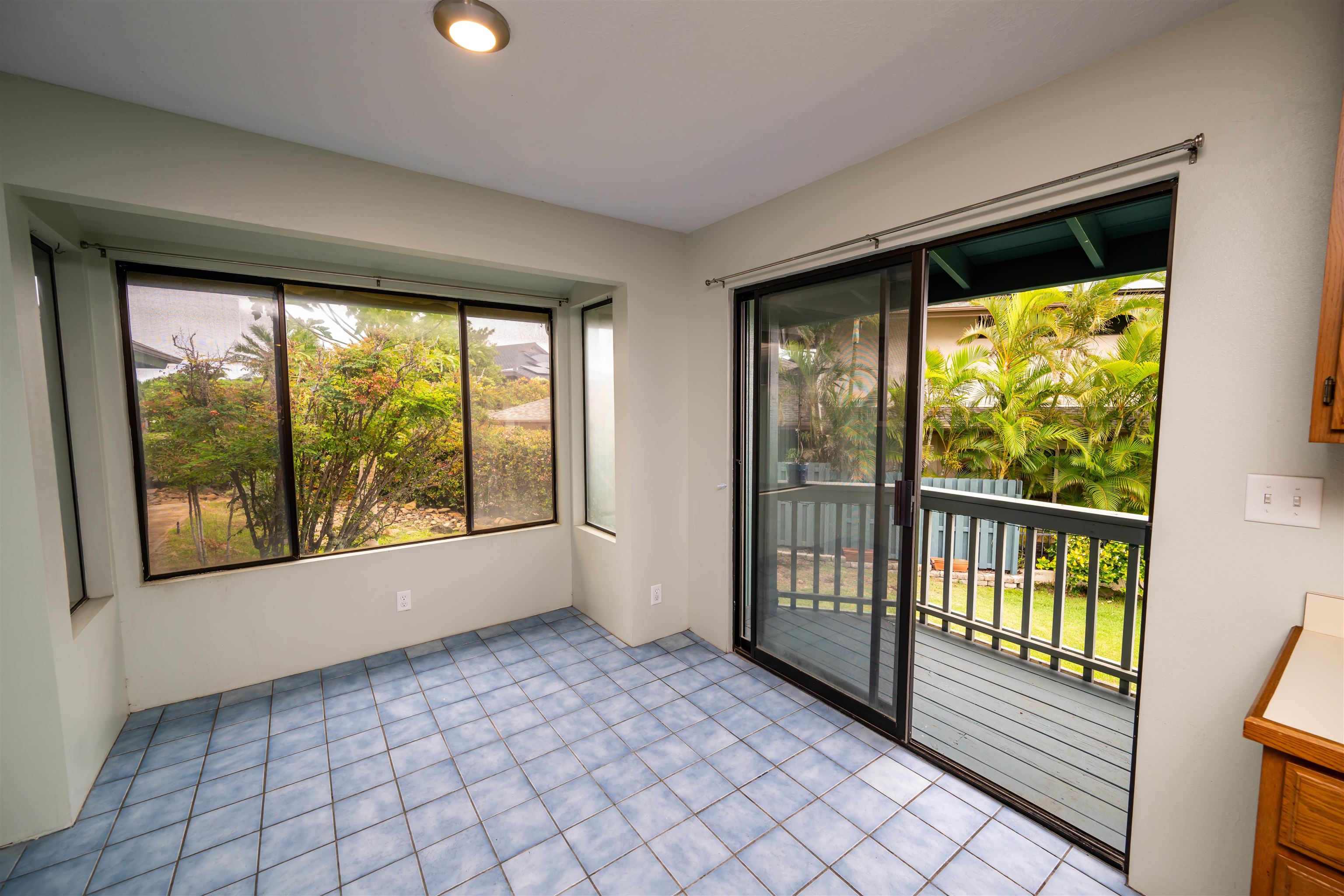 657 Mapuana Place Wailuku, HI 96793 - Photo 9 of 30 an empty room with windows