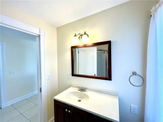 $2,650 | 14 Dresser Street, Unit 7, Newport, RI 02840