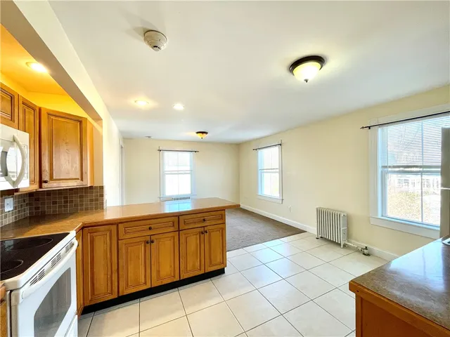 $2,650 | 14 Dresser Street, Unit 7, Newport, RI 02840