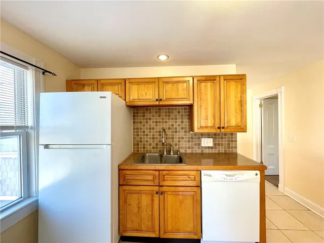 $2,650 | 14 Dresser Street, Unit 7, Newport, RI 02840