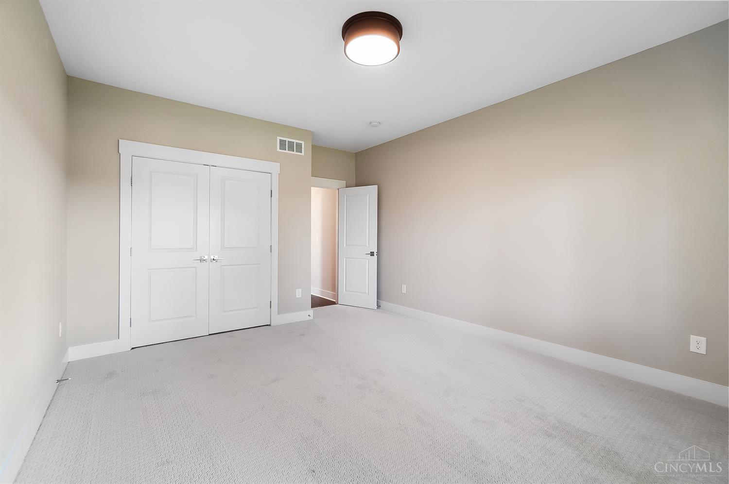 5440 Cooper Road Blue Ash, OH 45242 - Photo 32 of 54