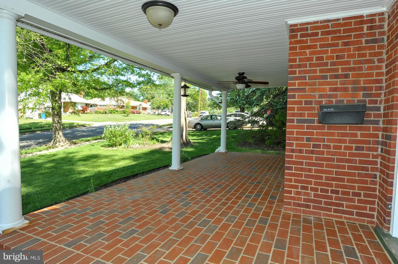 7423 Grace Street Springfield, VA 22150 - Photo 2 of 13 Front Porch