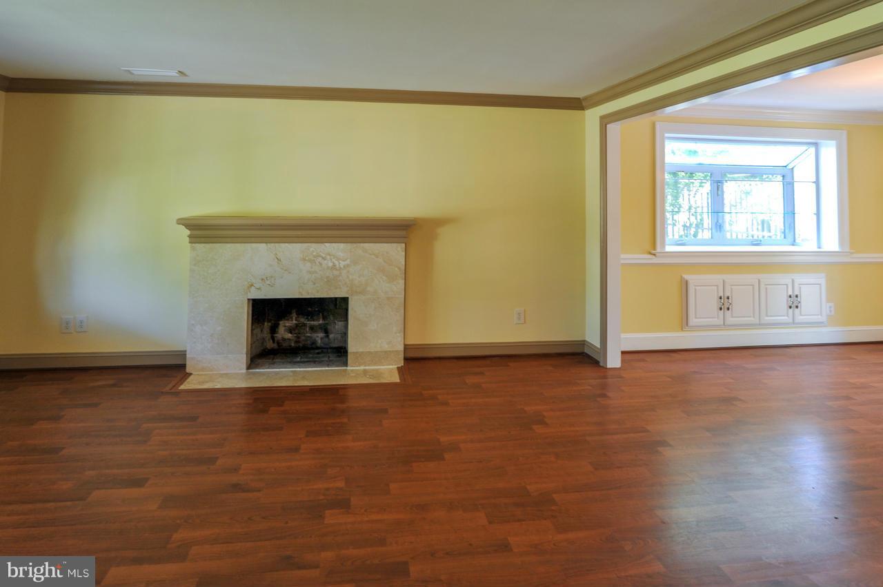 7423 Grace Street Springfield, VA 22150 - Photo 3 of 13 Living Room