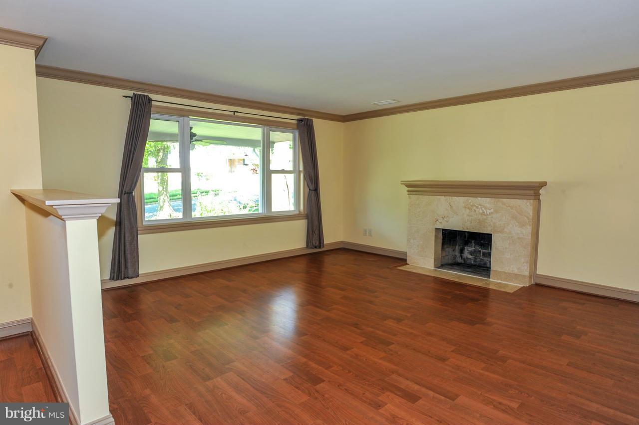 7423 Grace Street Springfield, VA 22150 - Photo 4 of 13 Living Room