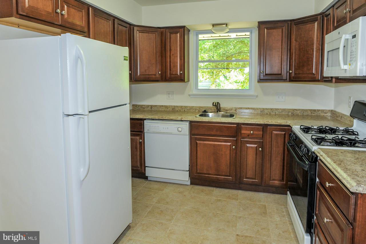 7423 Grace Street Springfield, VA 22150 - Photo 6 of 13 Kitchen