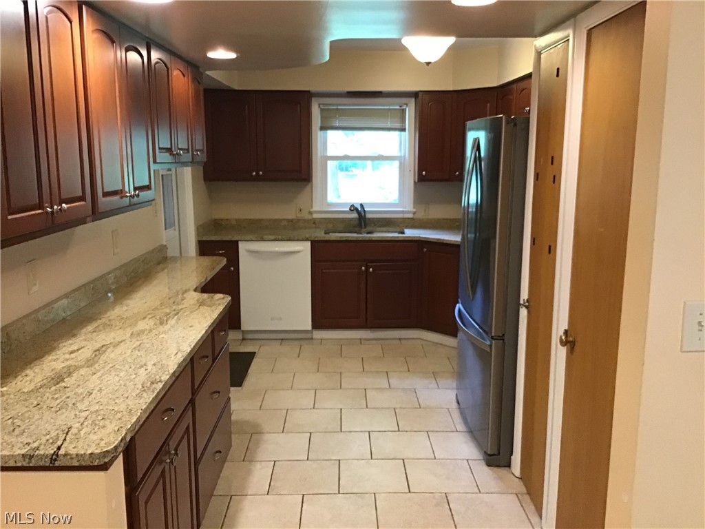 764 Lander Road Cleveland, OH 44143 - Photo 4 of 16
