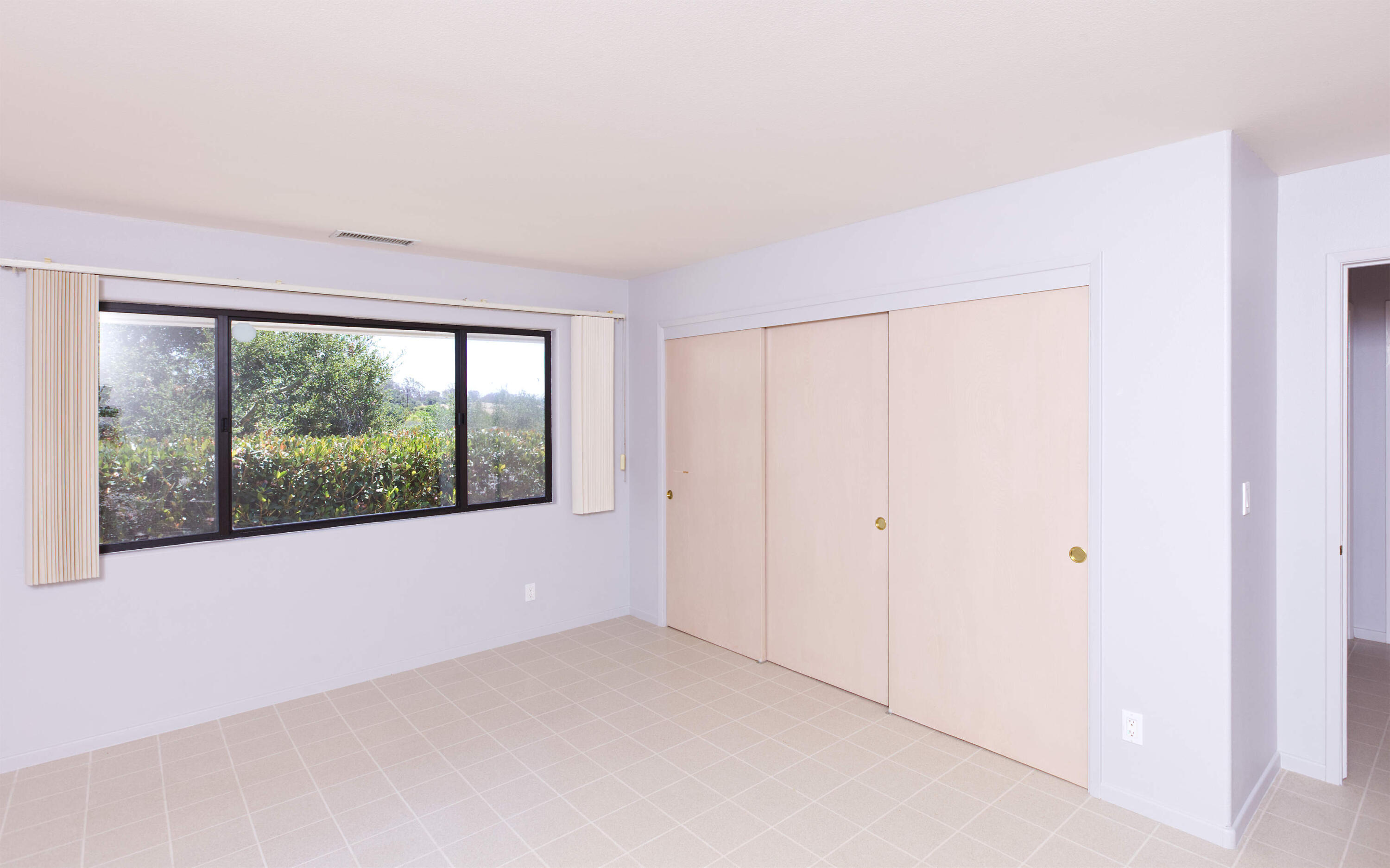 940 Camino Del Rio Santa Barbara, CA 93110 - Photo 19 of 28 Bedroom 4 closet