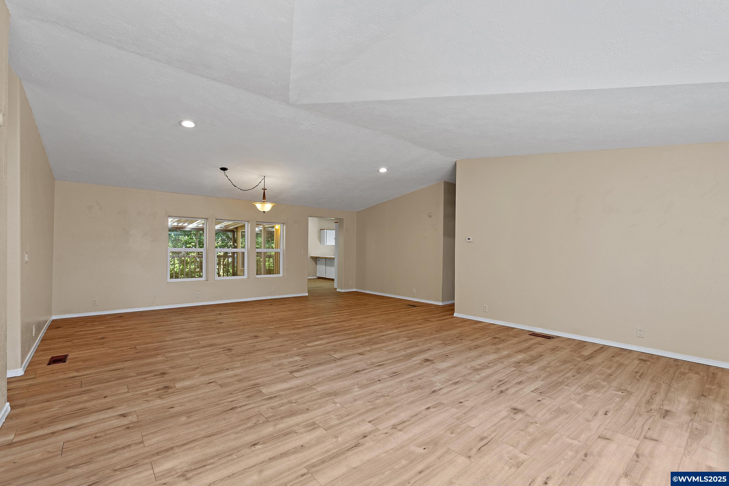 1545 Fern Ridge Road Southeast, Unit 5 Stayton, OR 97383 - Photo 4 of 26 Gallery Image 4