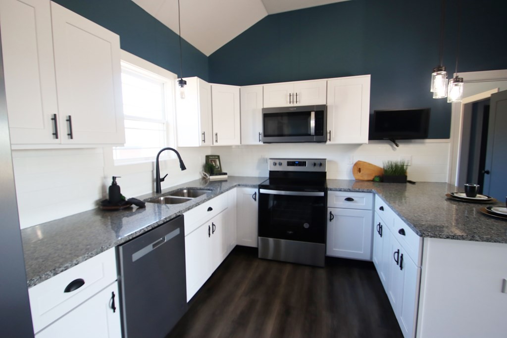 11799 Old Kentucky Road Walling, TN 38587 - Photo 10 of 20 Gallery Image 10