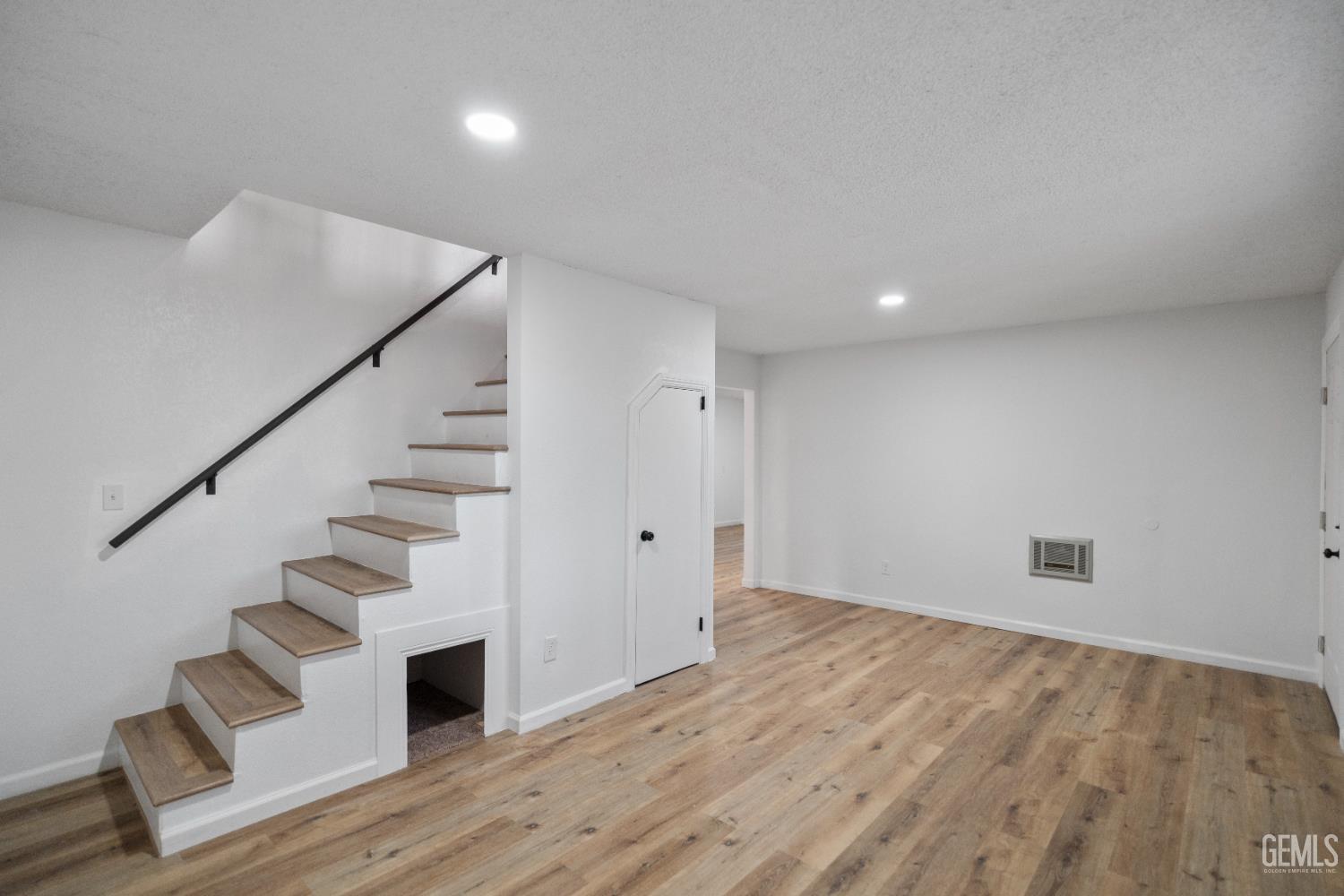 Undisclosed Address Tehachapi, CA 93561 - Photo 39 of 60 an empty room with wooden floor and entryway