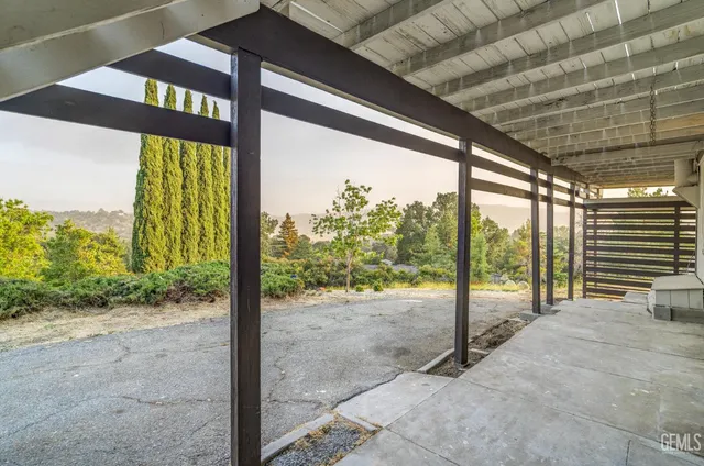 a view of a outdoor space with city view