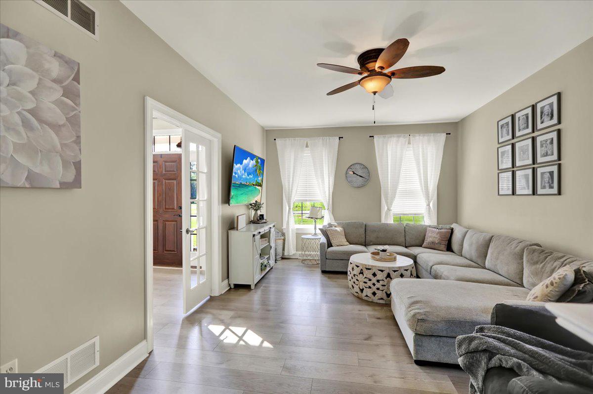 35 Krall Road Myerstown, PA 17067 - Photo 13 of 47 Living Room