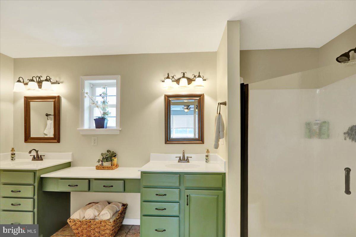 35 Krall Road Myerstown, PA 17067 - Photo 23 of 47 Primary Bathroom