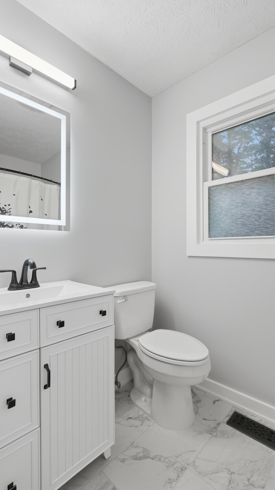 3591 Kings Road Chattanooga, TN 37416 - Photo 31 of 66 a bathroom with a toilet a sink a vanity and mirror