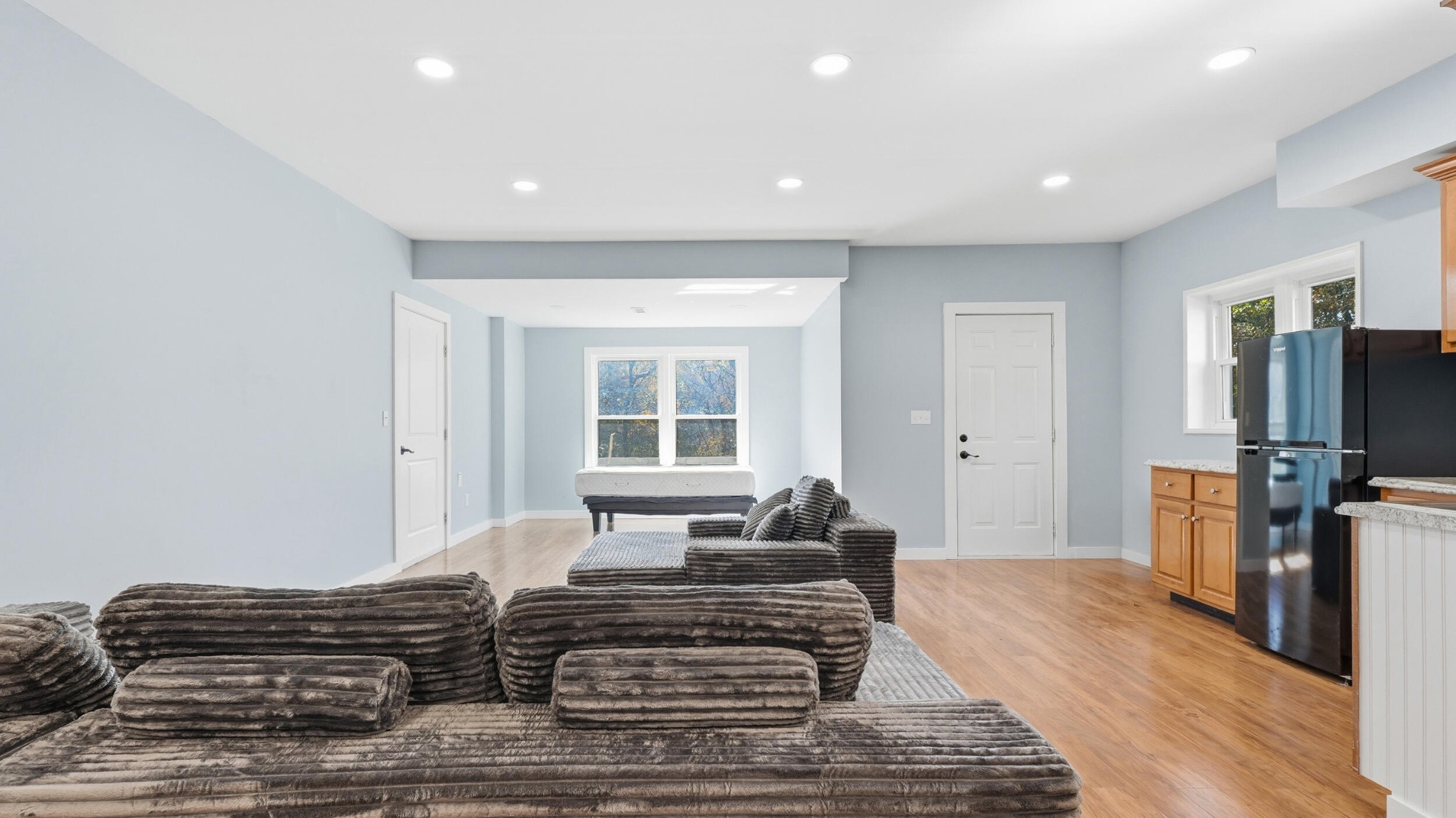 3591 Kings Road Chattanooga, TN 37416 - Photo 39 of 66 a living room with furniture flat screen tv and a couch