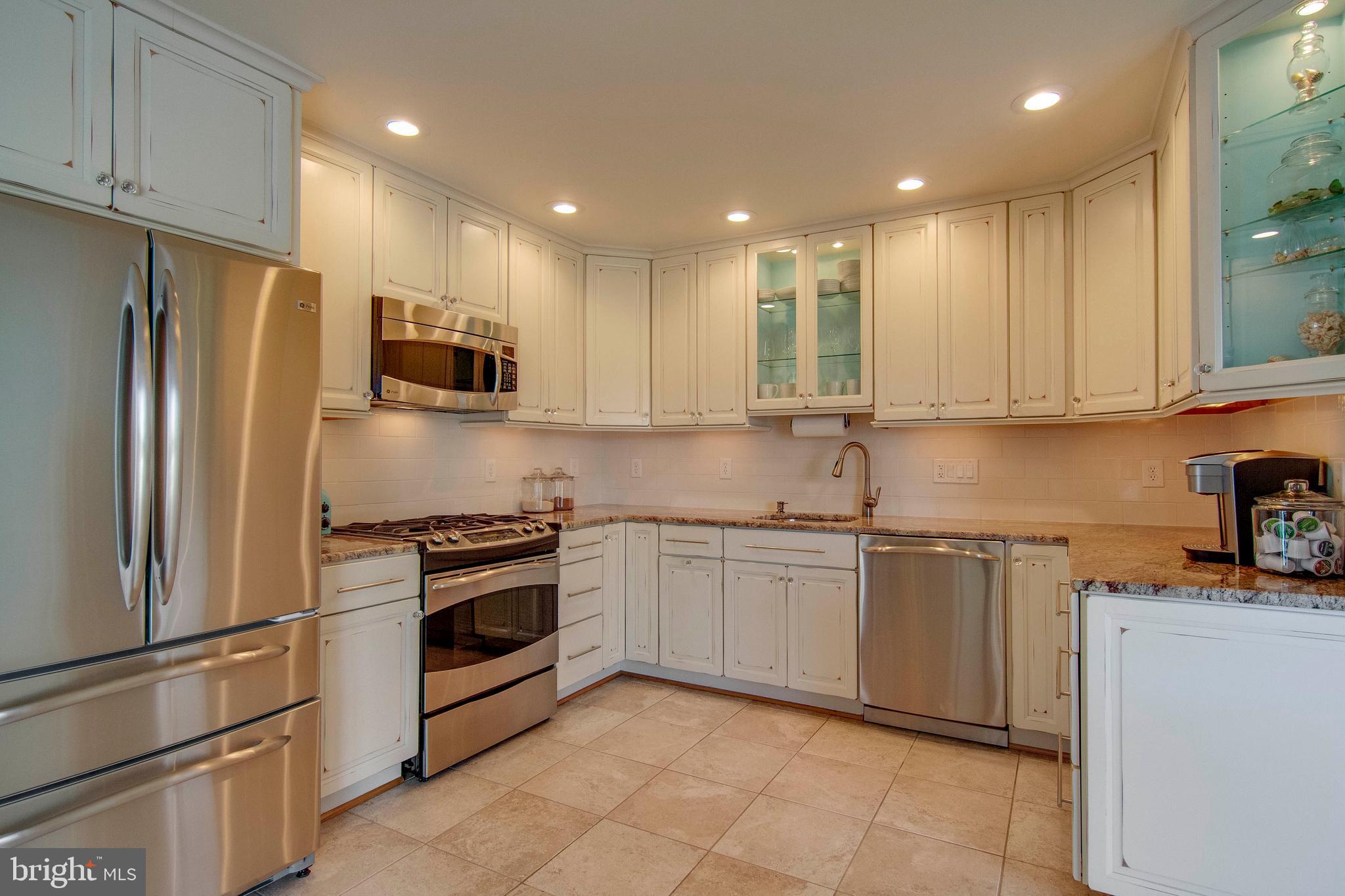 9401 Raintree Road Burke, VA 22015 - Photo 14 of 38 Kitchen
