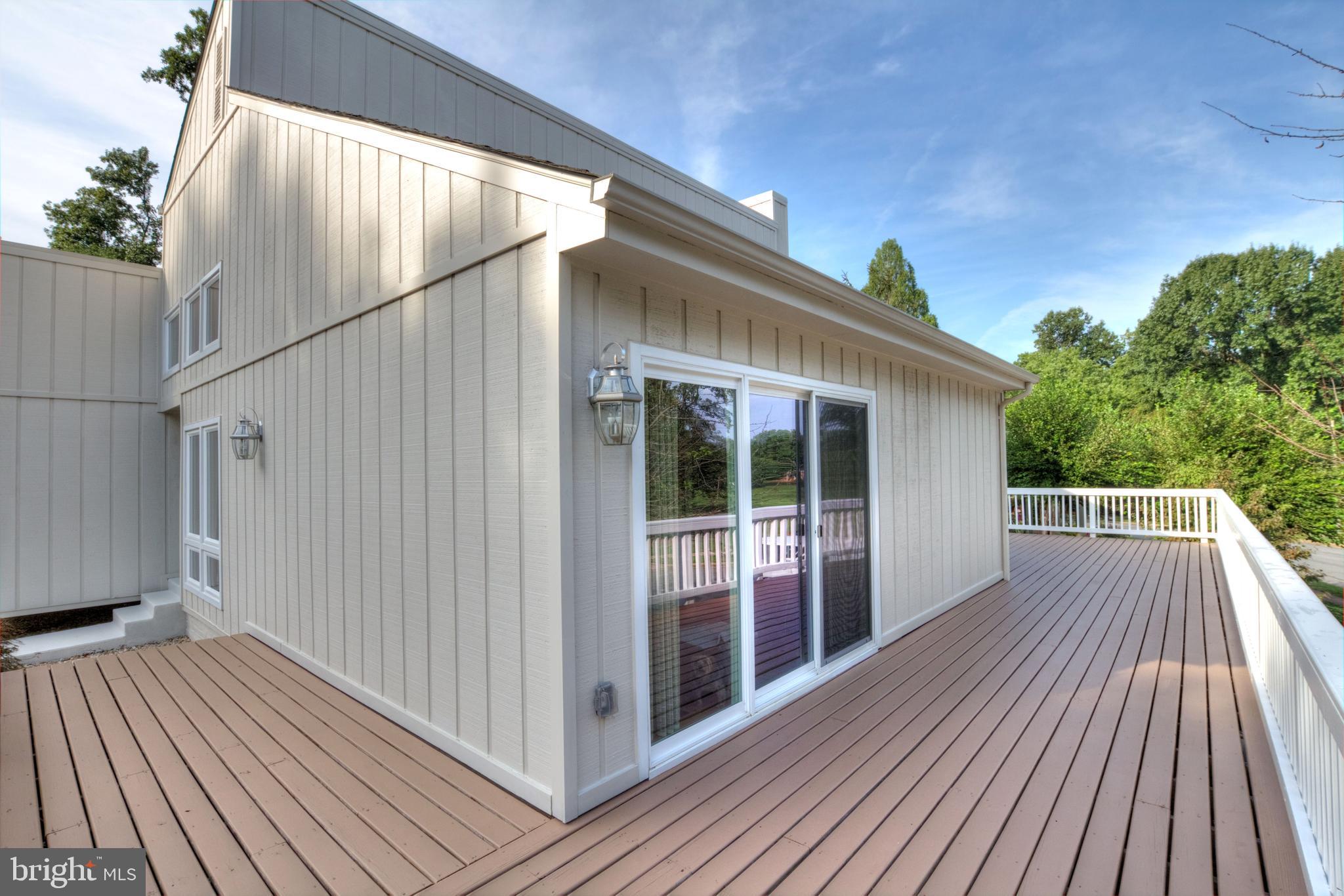 9401 Raintree Road Burke, VA 22015 - Photo 8 of 38 Deck