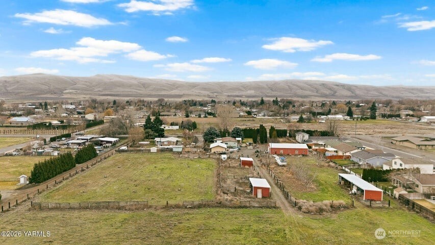 7703 Ahtanum Road Yakima, WA 98903 - Photo 11 of 14