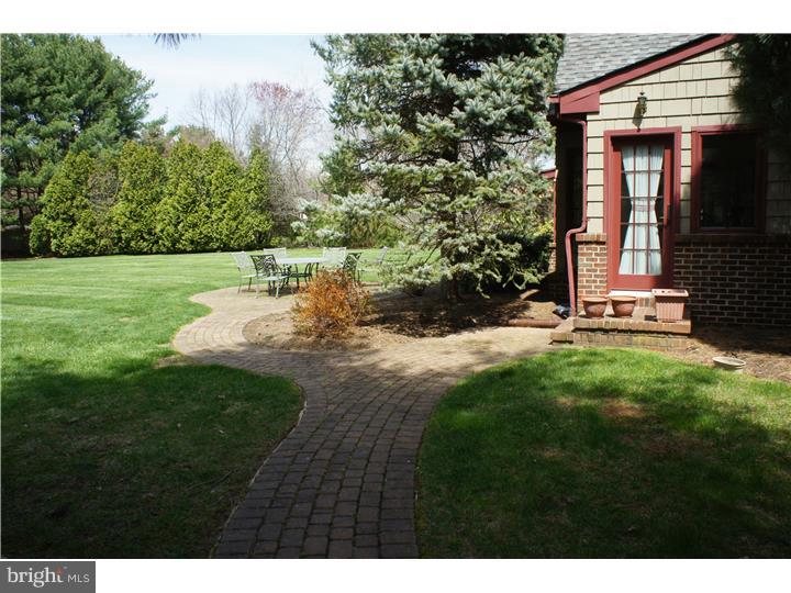 594 Sentinel Road Moorestown, NJ 08057 - Photo 22 of 24 Exterior Back