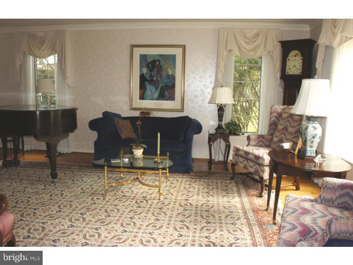 594 Sentinel Road Moorestown, NJ 08057 - Photo 5 of 24 Living Room