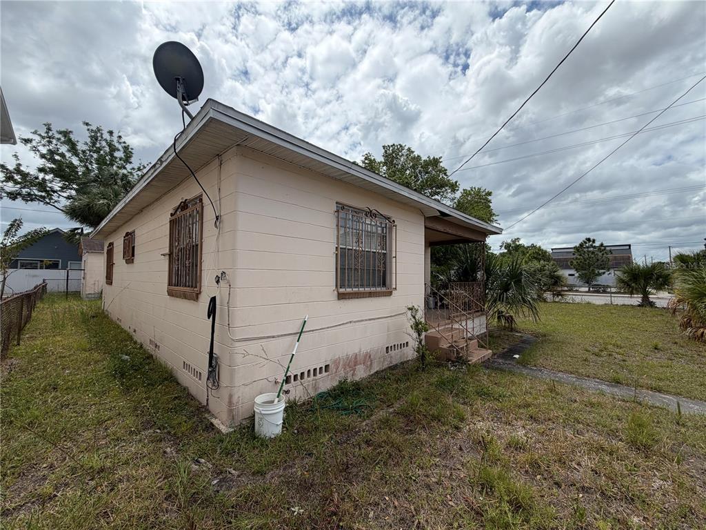 2342 West Chestnut Street Tampa, FL 33607 - Photo 5 of 19