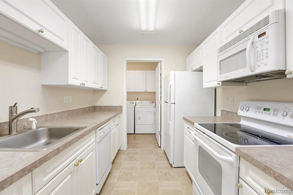 3539 Tremonte Circle Rochester, MI 48306 - Photo 10 of 24