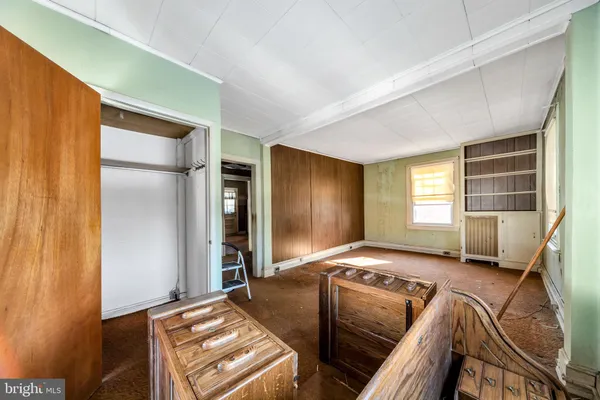 a view of entryway and hall