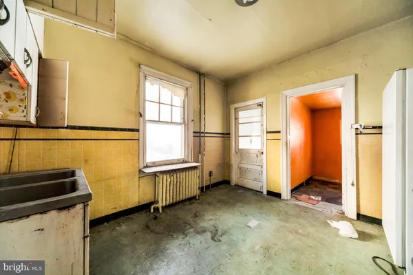 a view of a livingroom with furniture and windows